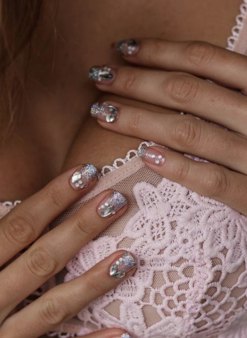 37+ Gorgeous nail-art designs to sparkle this winter 34 negative space gem winter nail ideas