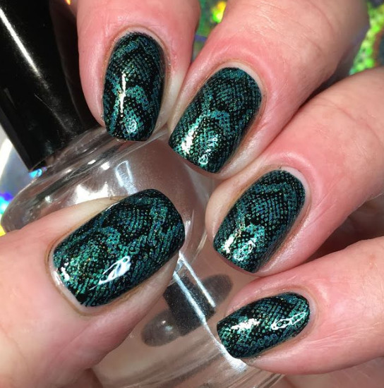 37+ Gorgeous nail-art designs to sparkle this winter 45 snake skin nail designs