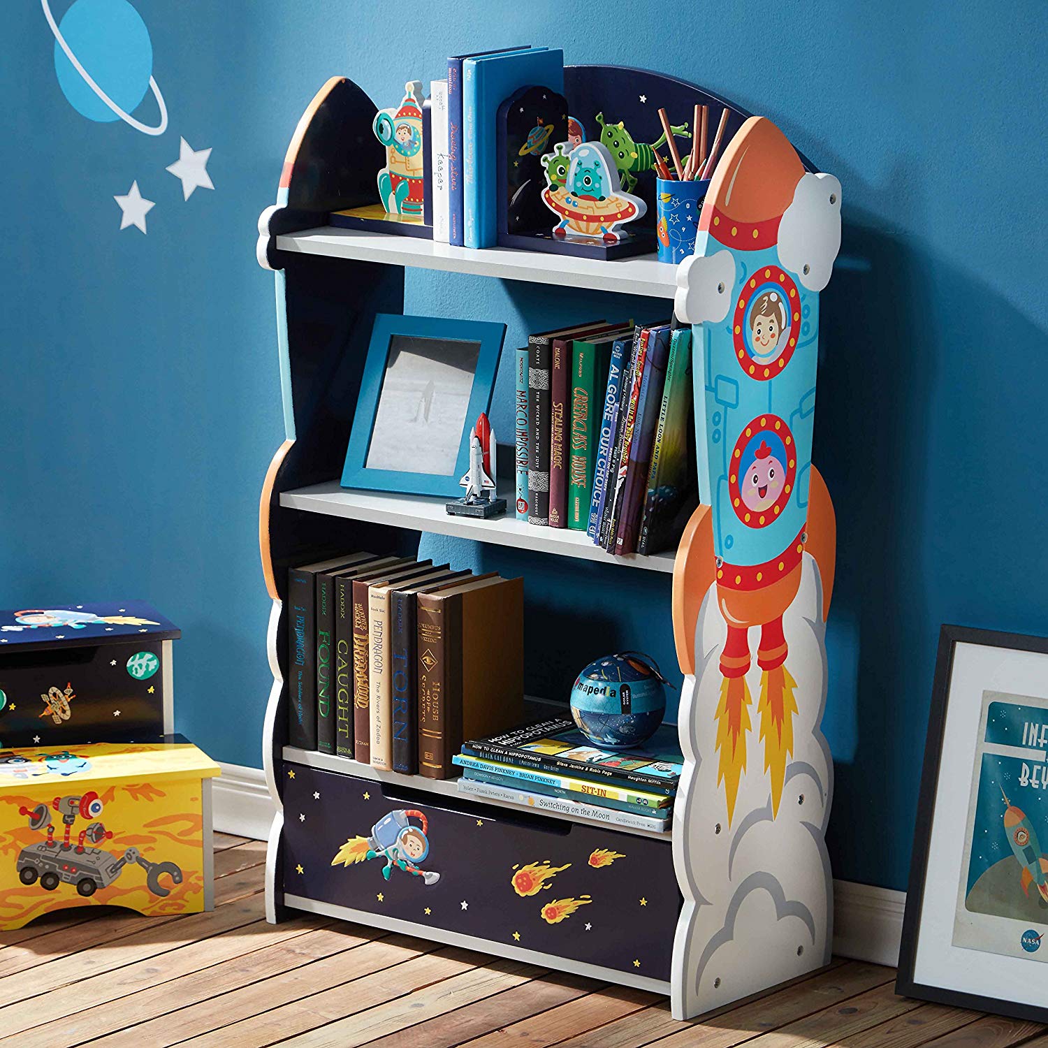 Bookshelves 5 Fun Furniture Ideas for Kids - 1