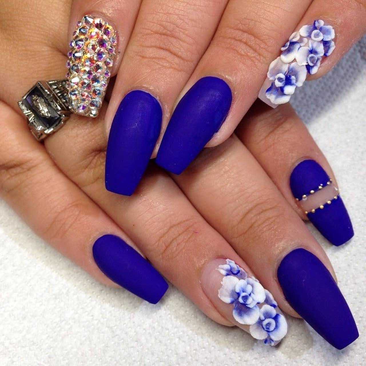 3D floral Acrylic Nails in blue.. 90+ Hottest 3D Acrylic Nails With Flower Designs - 2 3D acrylic nails with flower designs