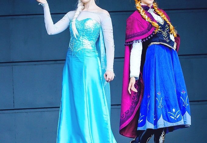Anna and Elsa. 1 50+ Cutest Disney Inspired Outfit Ideas for Girls - Cute Disney outfits 1