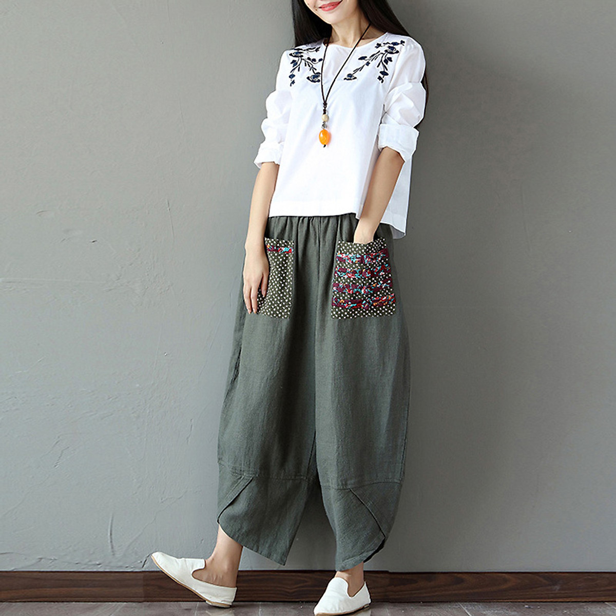 Baggy pants 2 60+ Fashionable '90s Ladies Outfit Ideas That Come Back - 20