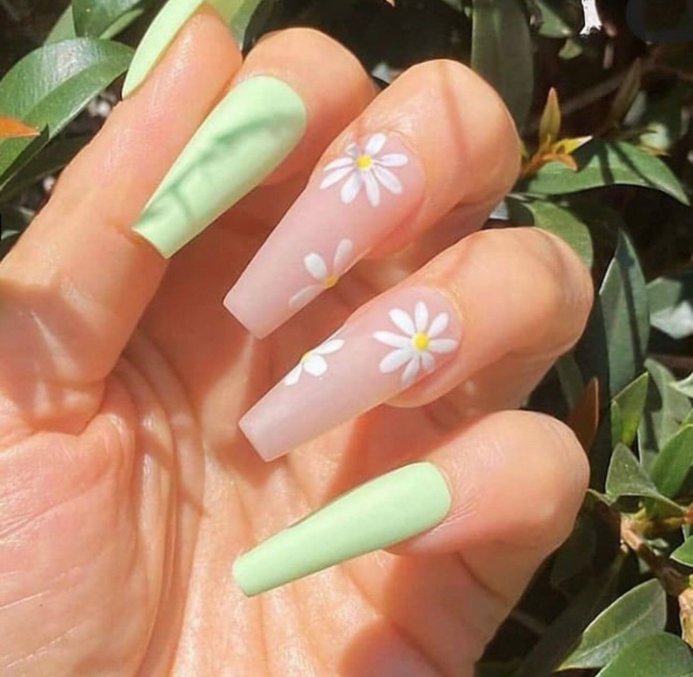 Green Daisy Floral 90+ Hottest 3D Acrylic Nails With Flower Designs - 16 3D acrylic nails with flower designs