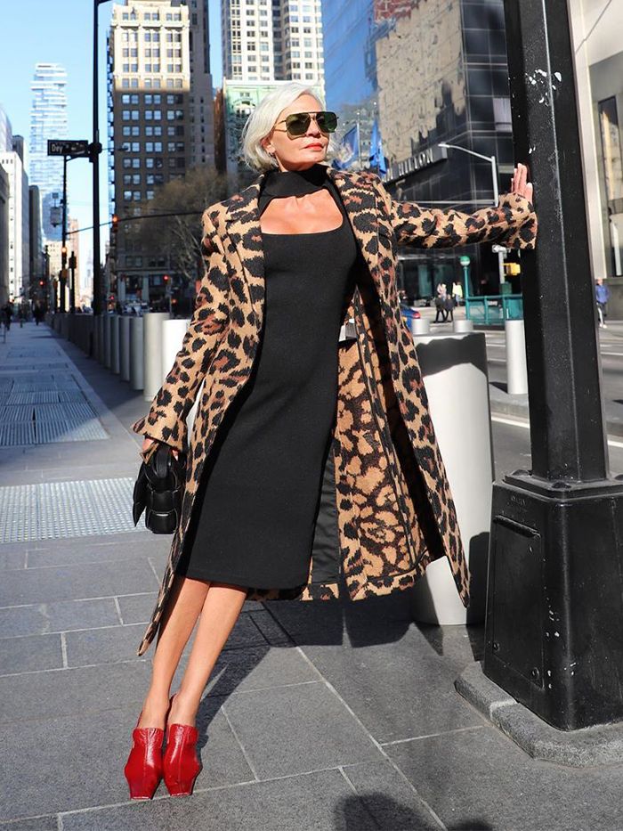 Leopard Print Coat 1 60+ Fashionable '90s Ladies Outfit Ideas That Come Back - 10