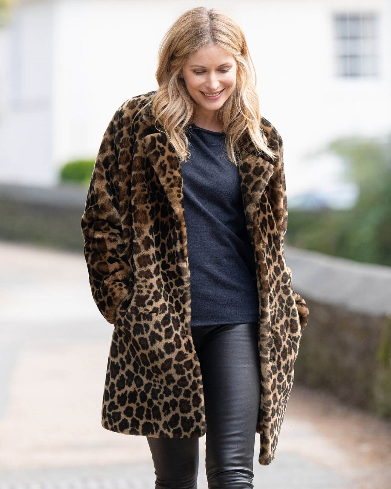 Leopard-Print-Coat 60+ Most Fashionable '90s Outfit Ideas For Ladies That Are Coming Back in 2022