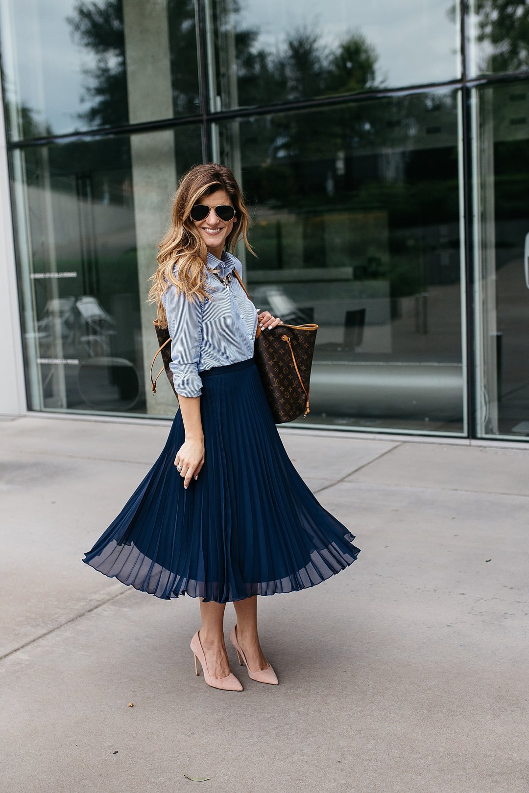MIDI SKIRT 60+ Fashionable '90s Ladies Outfit Ideas That Come Back - 53