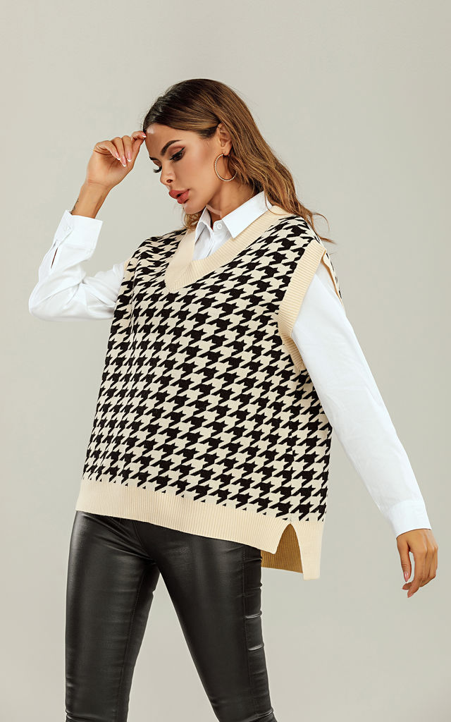 Sweater-Vest 60+ Most Fashionable '90s Outfit Ideas For Ladies That Are Coming Back in 2022