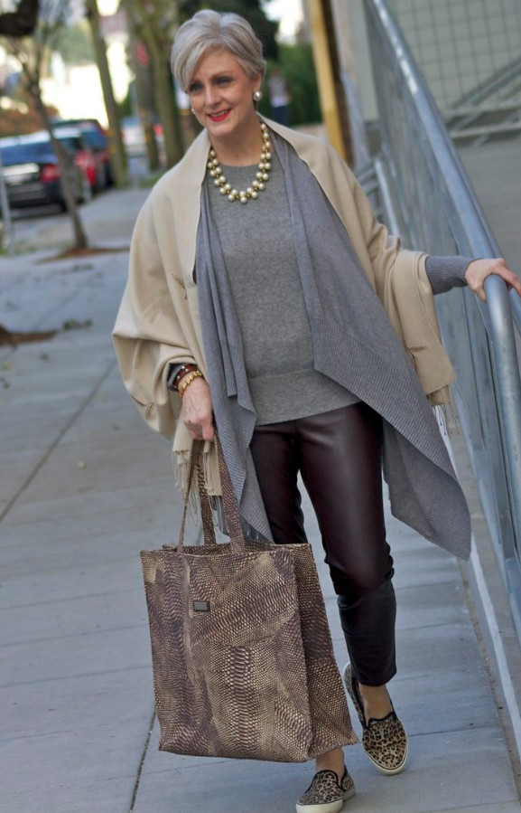 2021-12-05_020244 Stylish work outfit ideas for women over 50 to inspire you