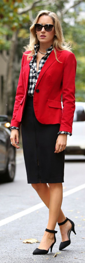 2021-12-05_034623 Stylish work outfit ideas for women over 50 to inspire you
