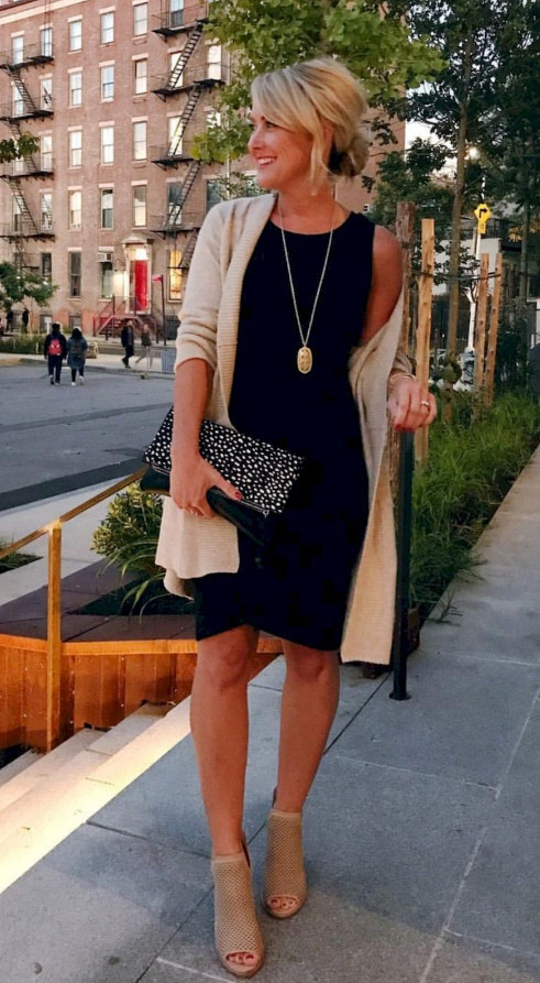 2021-12-05_035303 Stylish work outfit ideas for women over 50 to inspire you