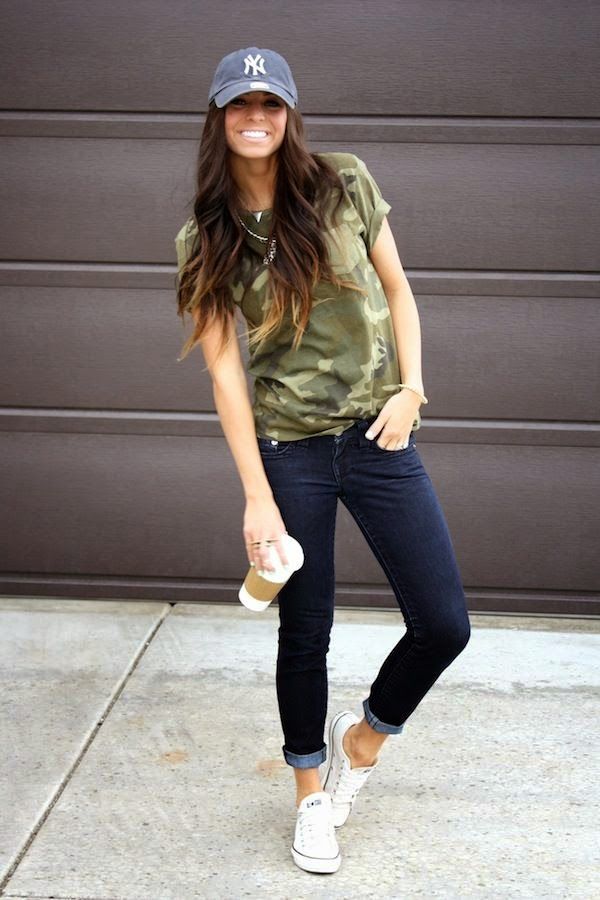 Basic-T-shirt-with-jeans.-1 60+ Hot Trending Clothes for Teenage Girl 2022