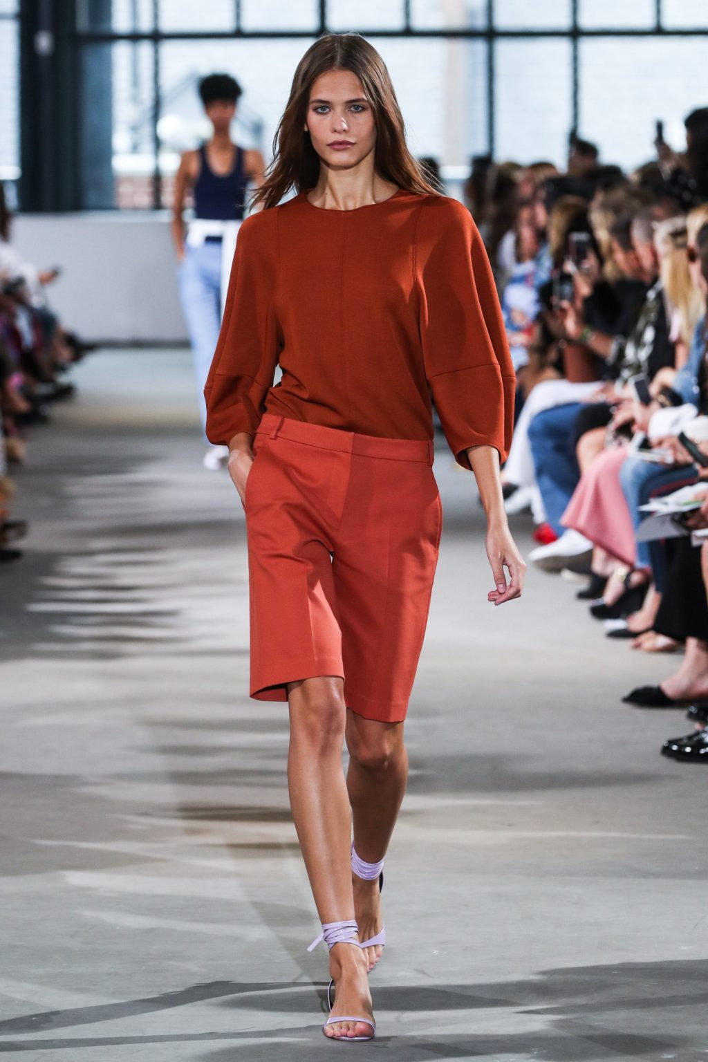 65+ Smartest Business Casual Attire for Women 27 Blouse and Long Shorts. 1 65+ Smartest Business Casual Attire for Women - 23