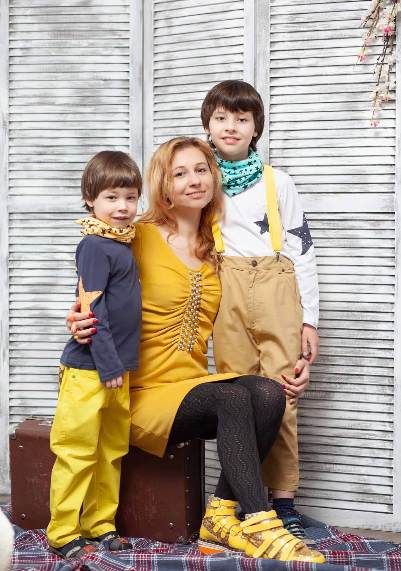 Contrast-and-colors 70+ Best Family Photoshoot Outfit Ideas That You Must Check
