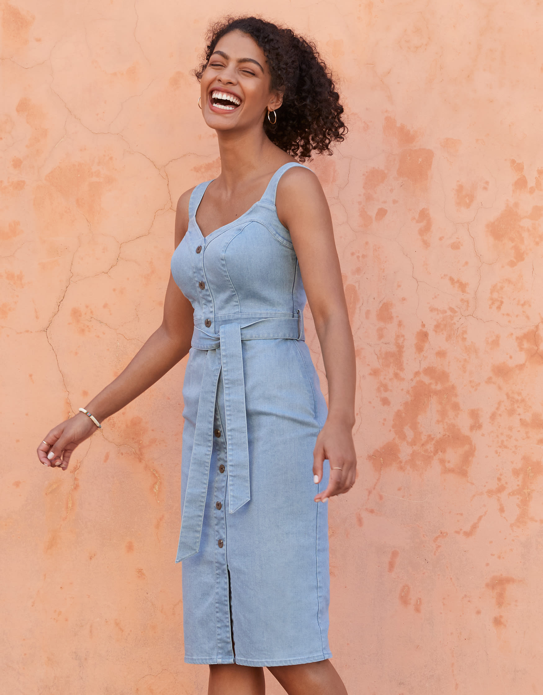65+ Smartest Business Casual Attire for Women 20 Denim Dress. 1 65+ Smartest Business Casual Attire for Women - 17