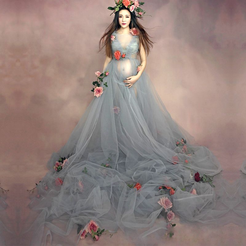 Fairy long dress.. Hottest 25 Maternity Photoshoot Outfit Ideas - 18