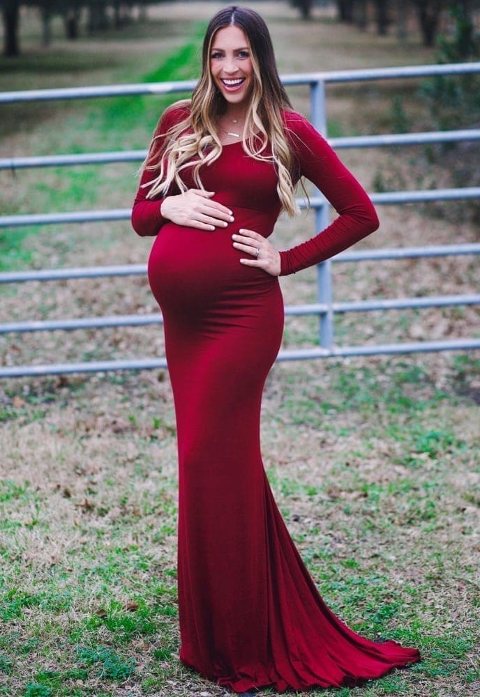 Fitted-Long-dresses..-1 Hottest 25 Maternity Photoshoot Outfit Ideas