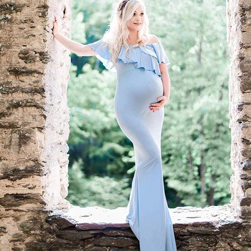 Fitted-Long-dresses..-2 Hottest 25 Maternity Photoshoot Outfit Ideas