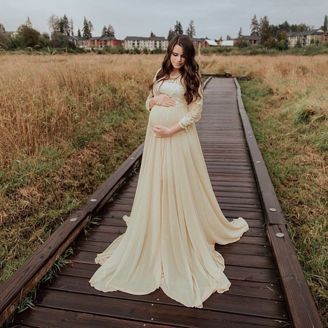 Flowy-Maxi-Dress- Hottest 25 Maternity Photoshoot Outfit Ideas