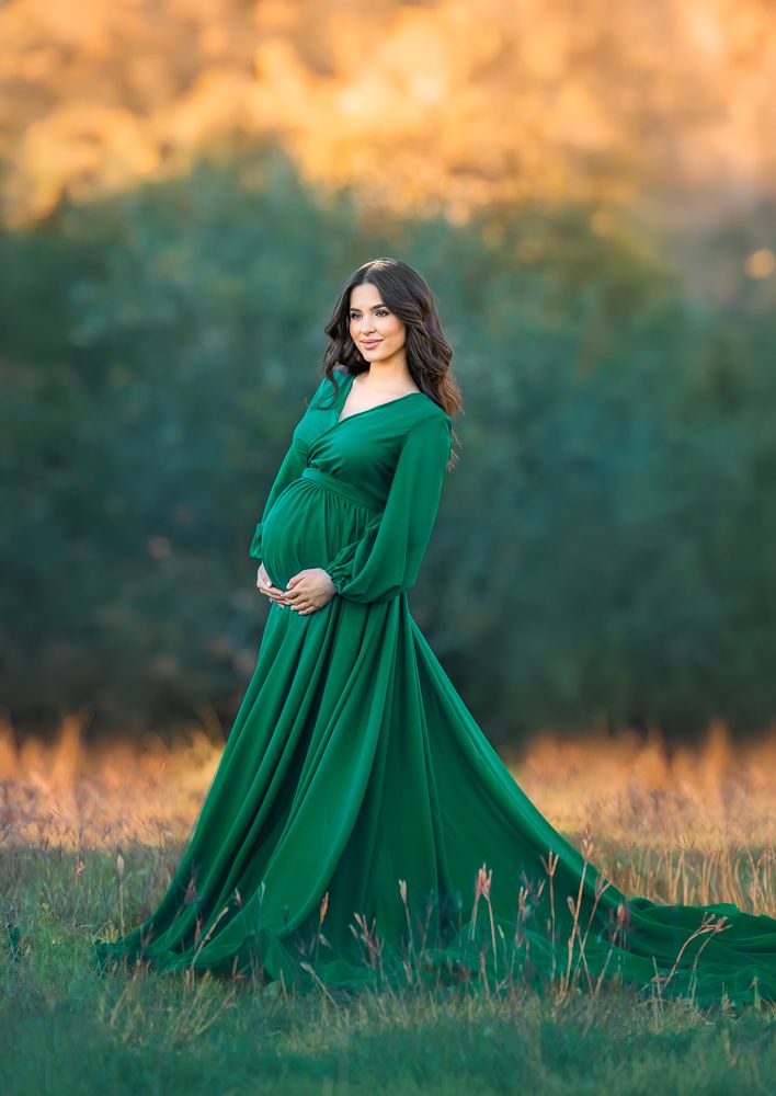 Flowy-Maxi-Dress.. Hottest 25 Maternity Photoshoot Outfit Ideas