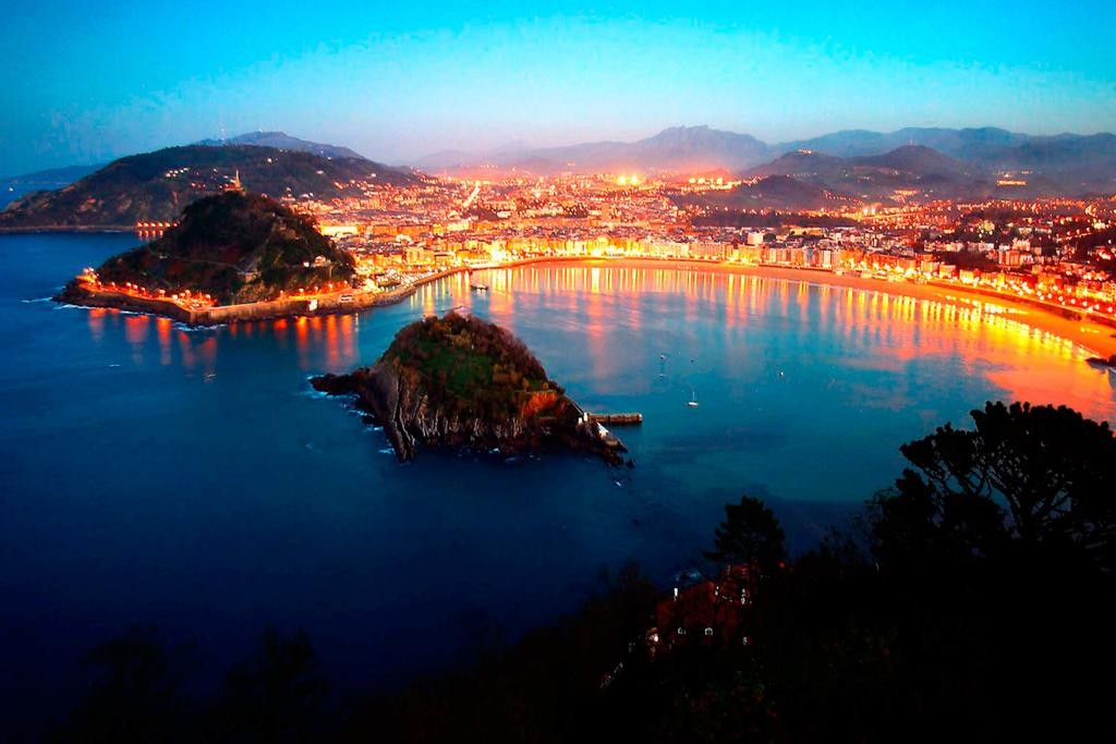 Spain, The Ideal Holidays Country 17 La Concha Beach Spain, The Ideal Holidays Country - 7