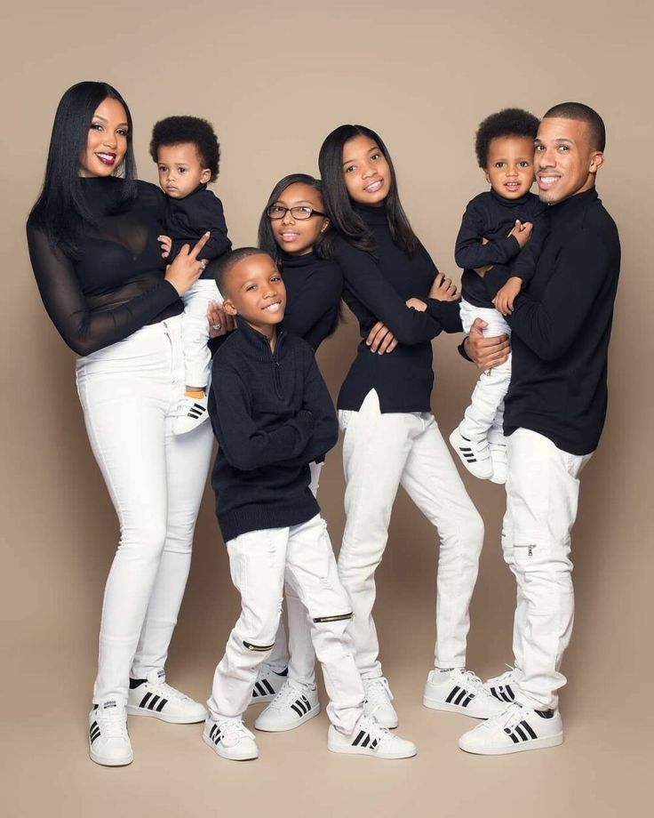 Matching-Outfits-.. 70+ Best Family Photoshoot Outfit Ideas That You Must Check