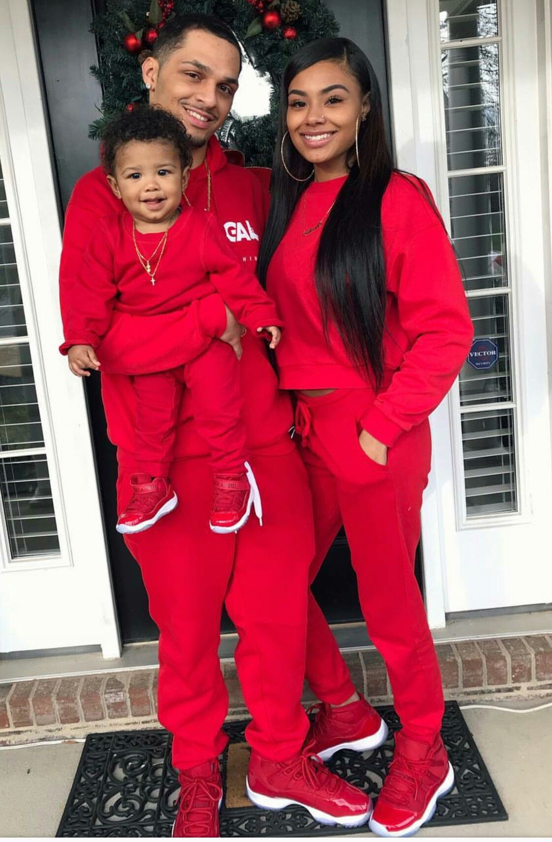 Matching-Outfits.. 70+ Best Family Photoshoot Outfit Ideas That You Must Check