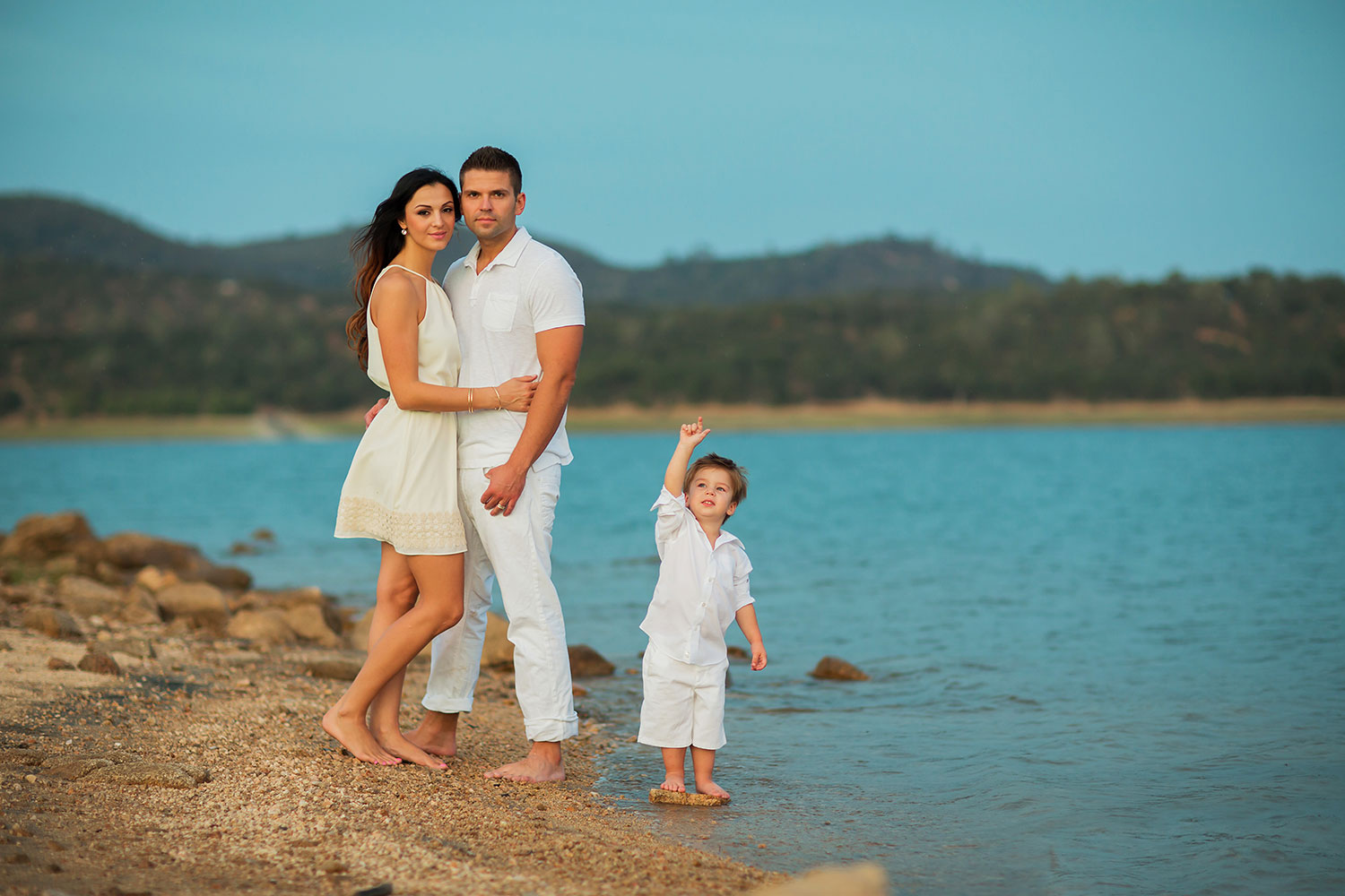 Matching-Outfits. 70+ Best Family Photoshoot Outfit Ideas That You Must Check
