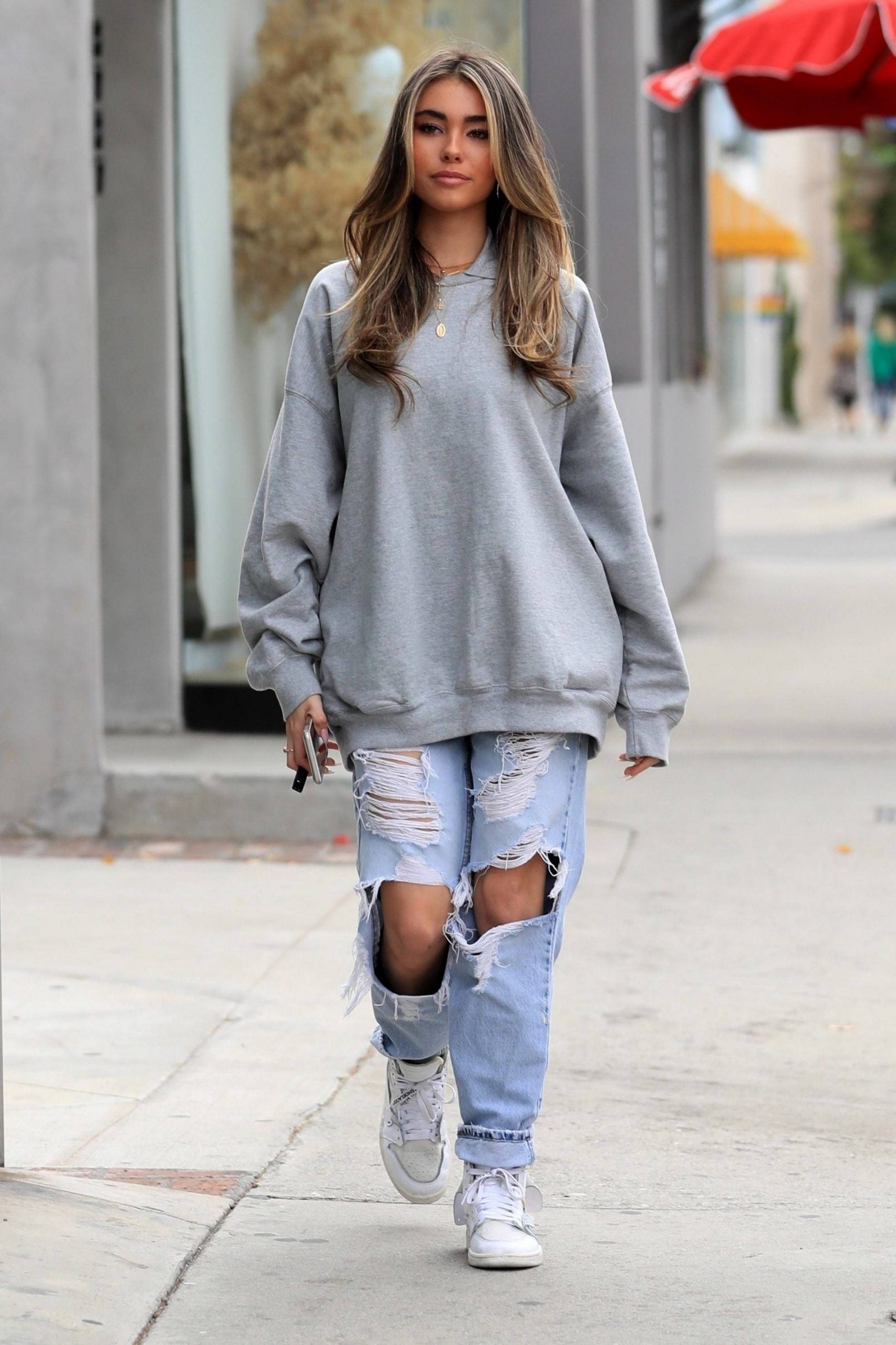 Oversized-outfit. 60+ Hot Trending Clothes for Teenage Girl 2022