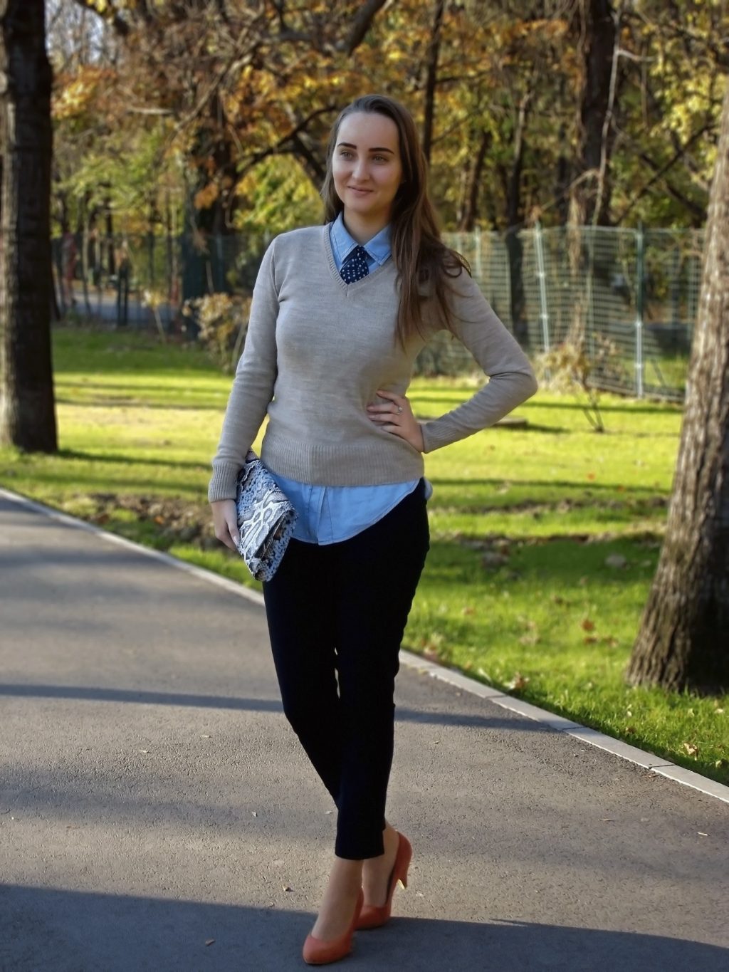 65+ Smartest Business Casual Attire for Women 53 V Neck Sweater with Trousers 65+ Smartest Business Casual Attire for Women - 48