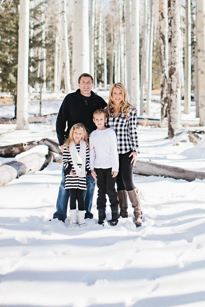 black-colored-Outfit-Ideas-1 70+ Best Family Photoshoot Outfit Ideas That You Must Check