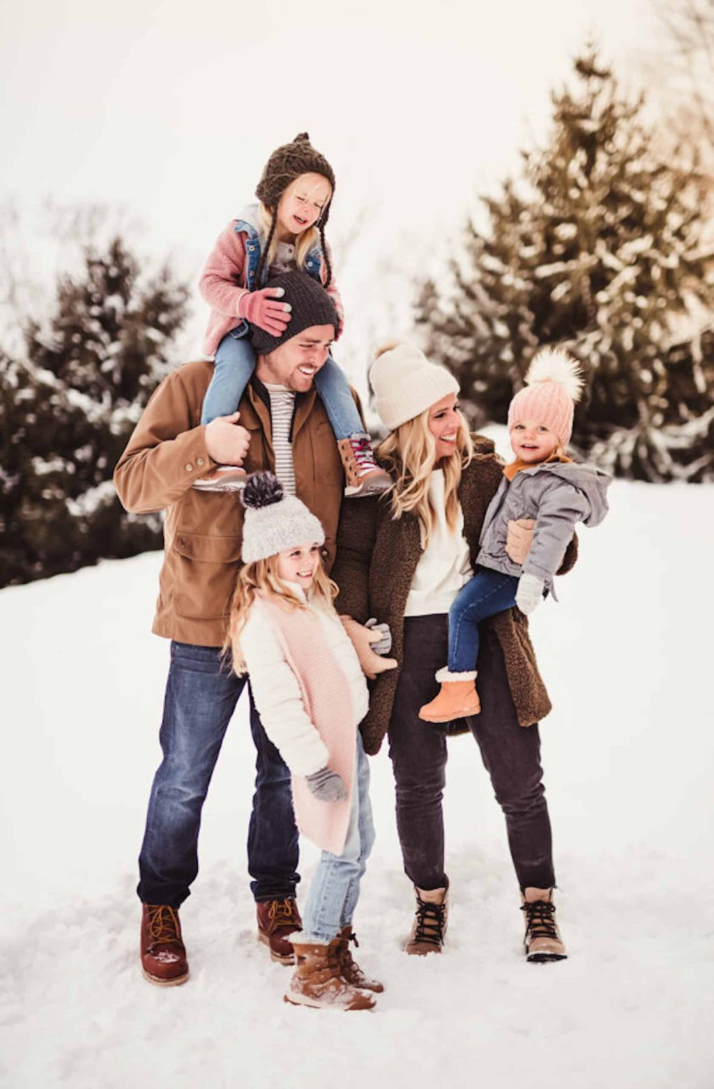 family 70+ Best Family Photoshoot Outfit Ideas That You Must Check - 35