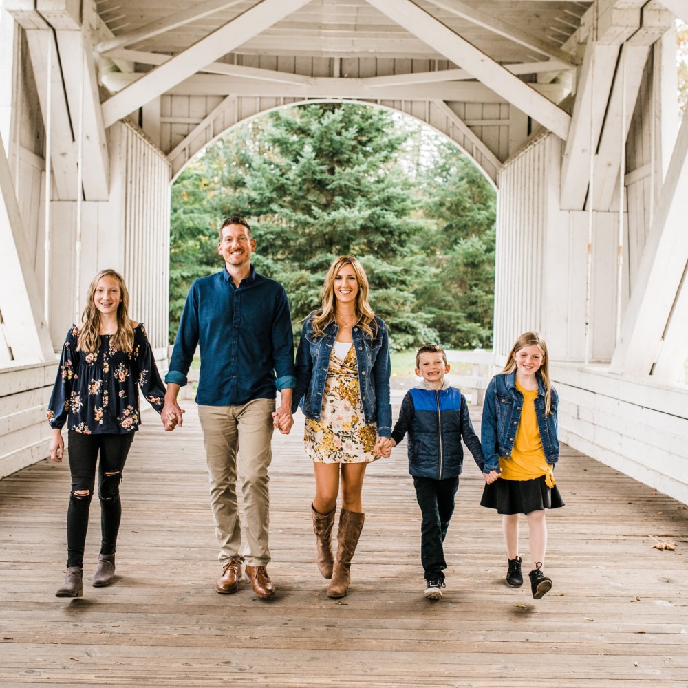 family photoshoot 1 70+ Best Family Photoshoot Outfit Ideas That You Must Check - 7
