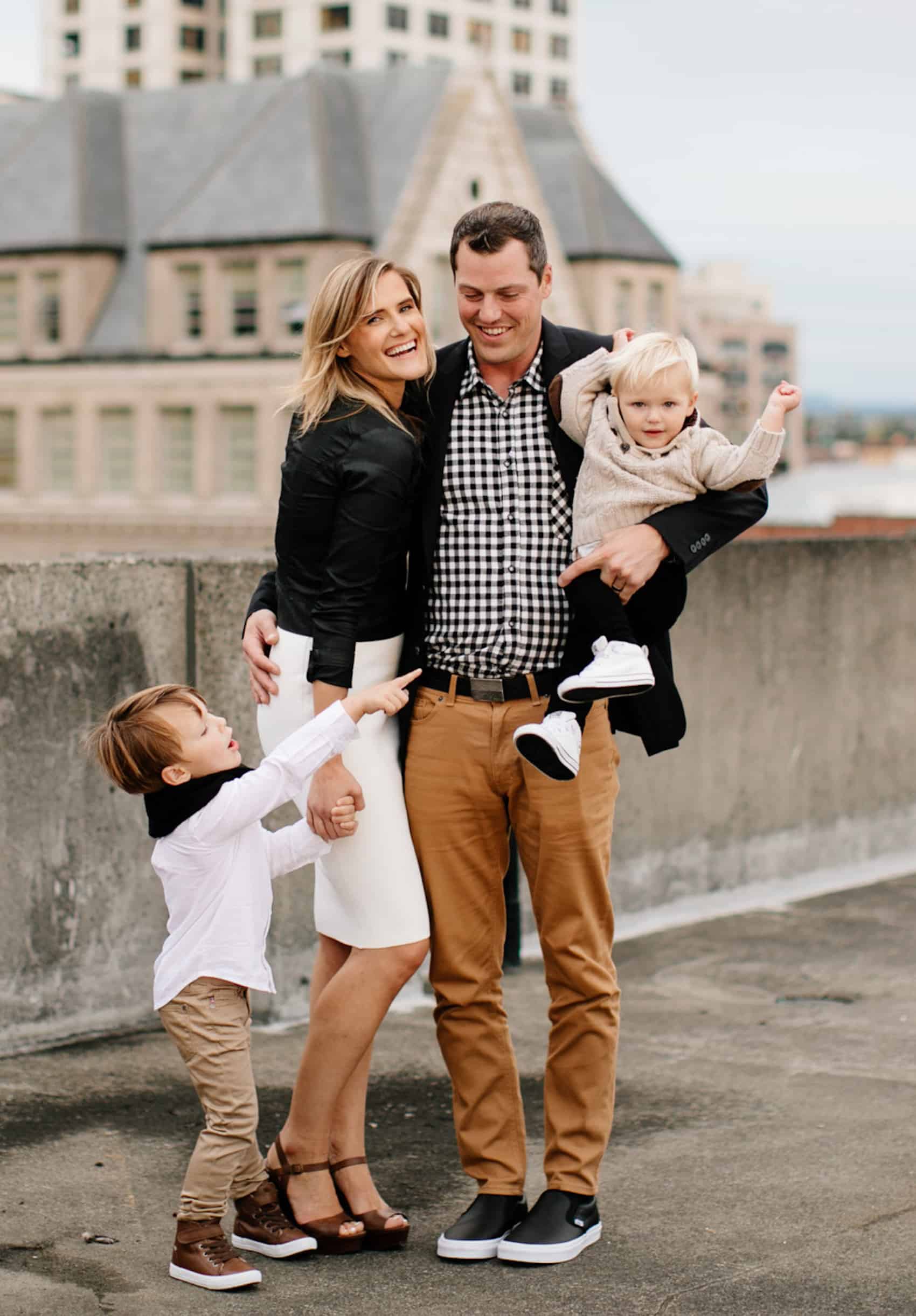 family photoshoot. 1 70+ Best Family Photoshoot Outfit Ideas That You Must Check - 6