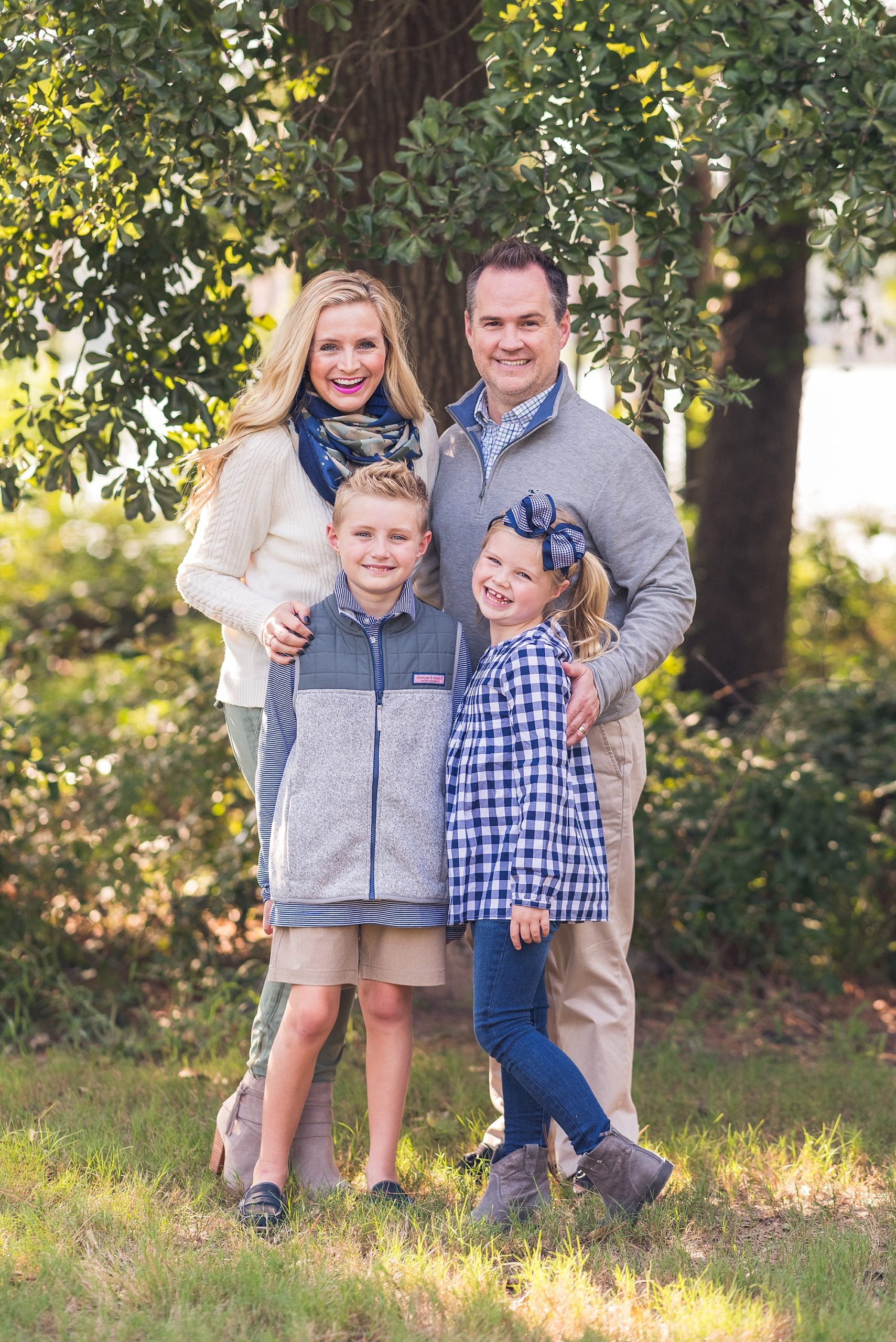 family photoshoot.. scaled 70+ Best Family Photoshoot Outfit Ideas That You Must Check - 8