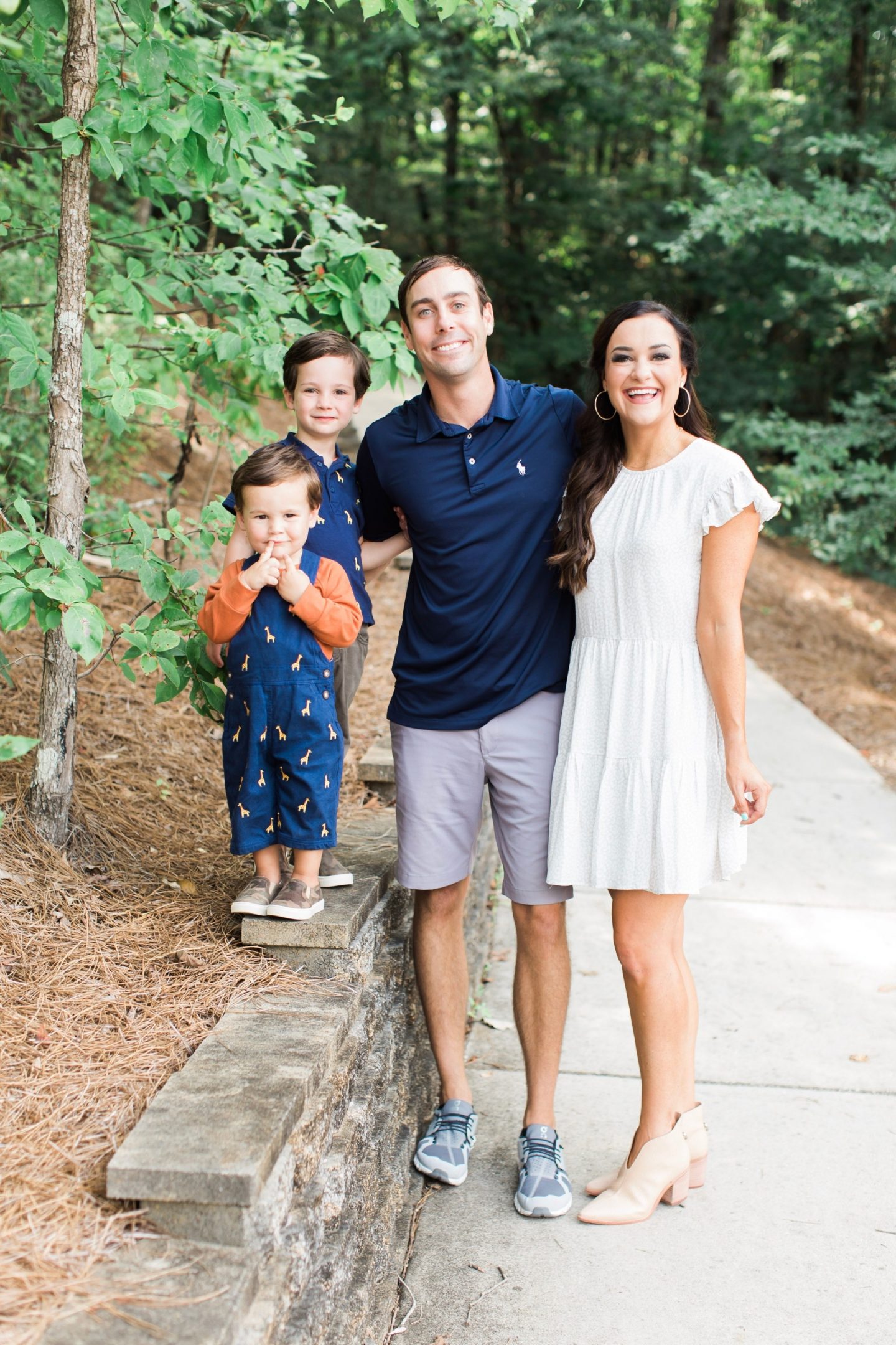 family photoshoot 70+ Best Family Photoshoot Outfit Ideas That You Must Check - 1