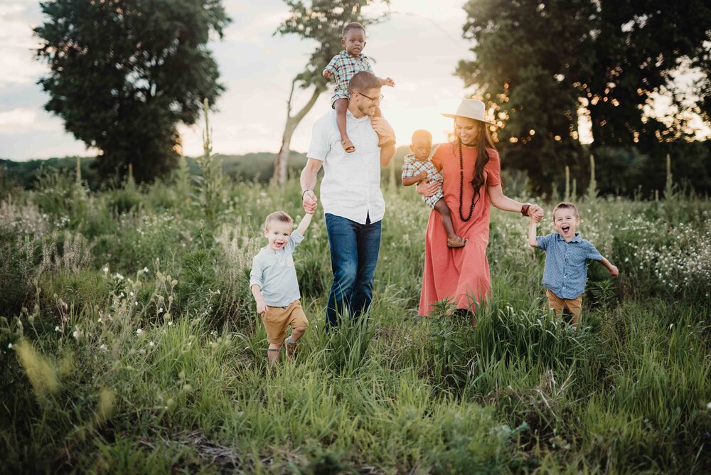 family-photoshoots.-4 70+ Best Family Photoshoot Outfit Ideas That You Must Check