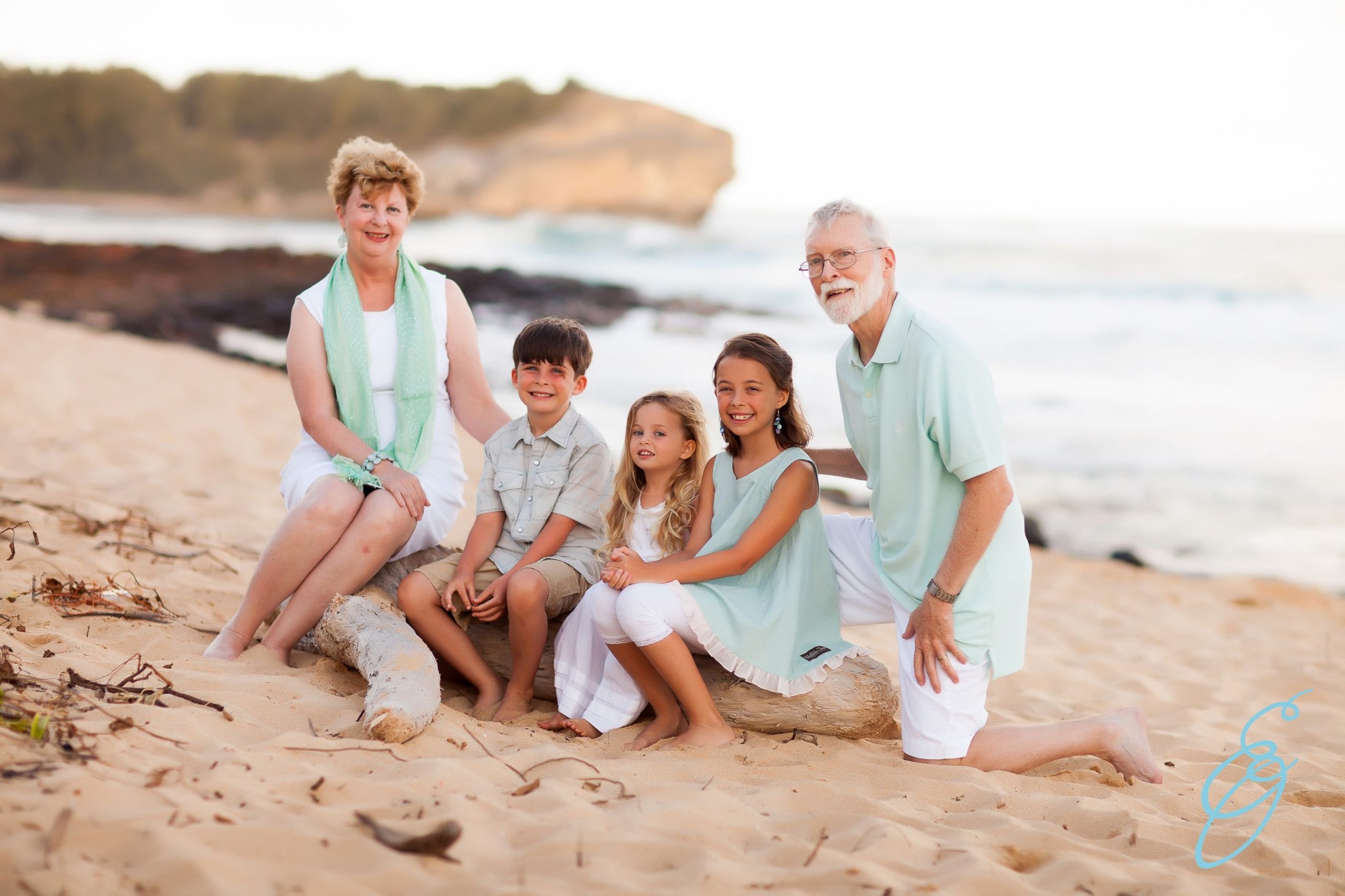 family-photoshoots.-5-scaled 70+ Best Family Photoshoot Outfit Ideas That You Must Check