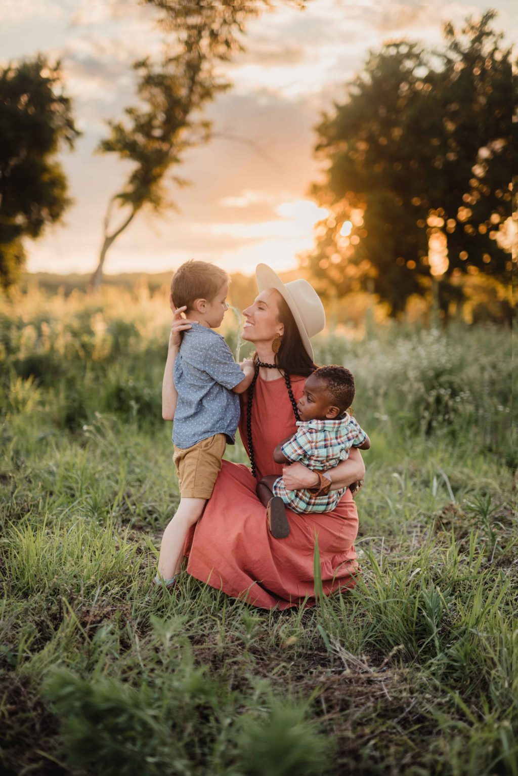 family photoshoots.. 2 70+ Best Family Photoshoot Outfit Ideas That You Must Check - 28