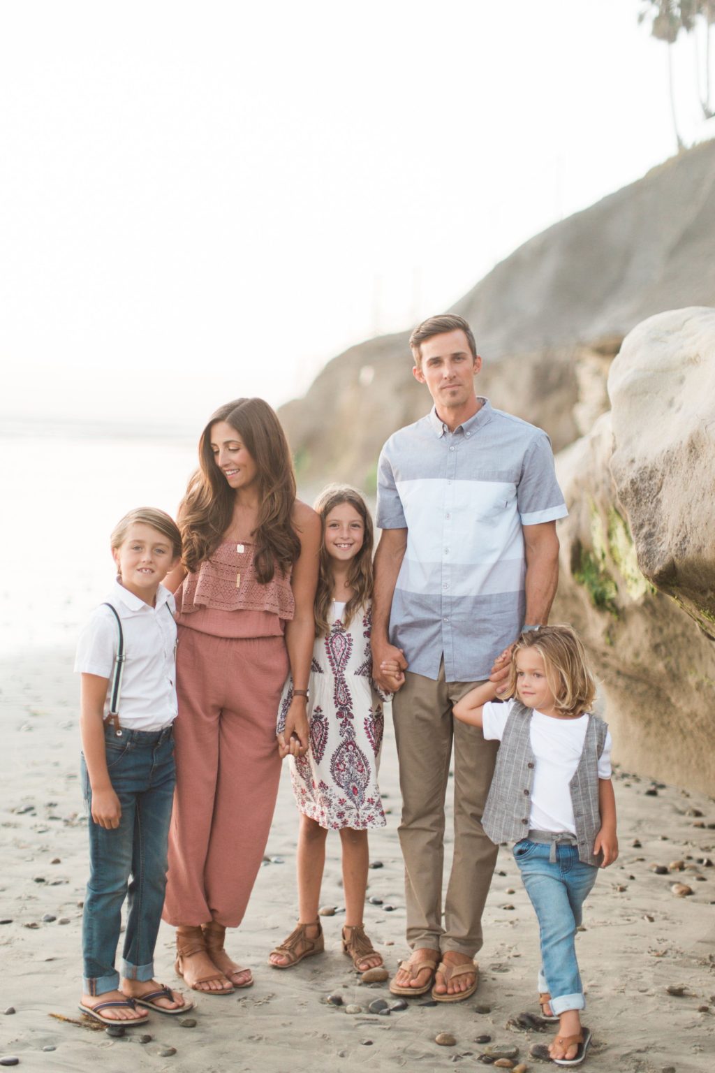 family photoshoots.. 3 70+ Best Family Photoshoot Outfit Ideas That You Must Check - 30