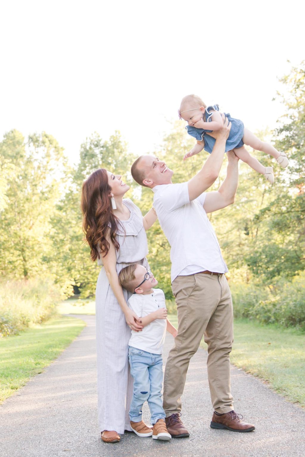 family photoshoots.. 4 70+ Best Family Photoshoot Outfit Ideas That You Must Check - 33