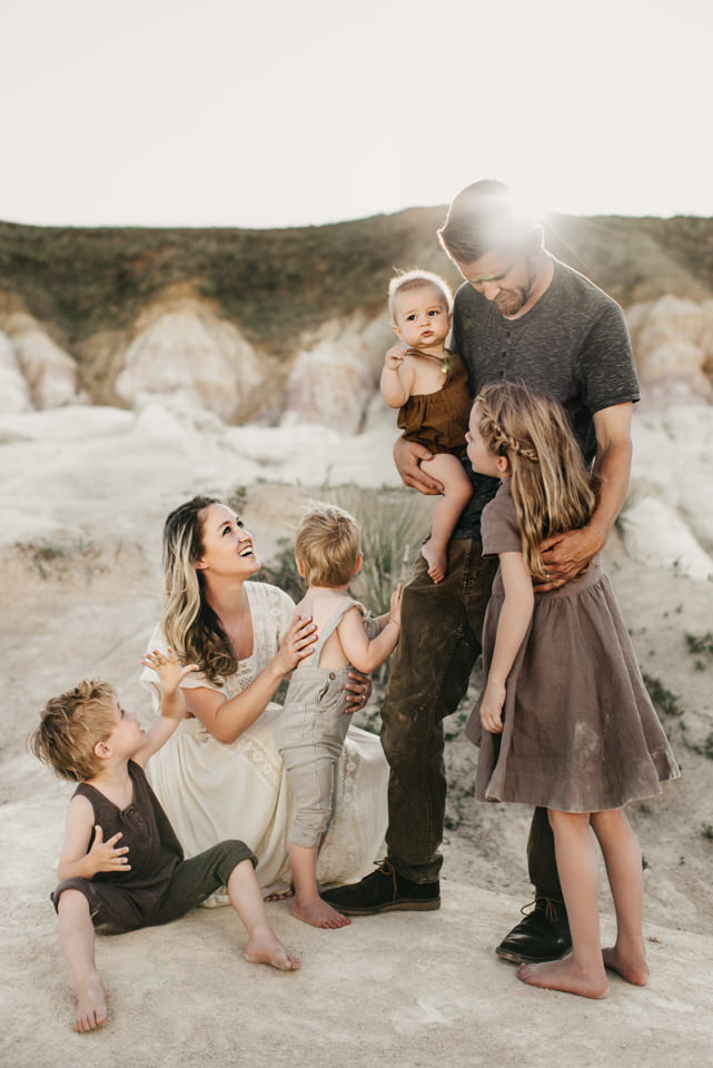 family-photoshoots...-2 70+ Best Family Photoshoot Outfit Ideas That You Must Check