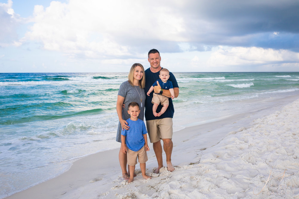 family photoshoots.. 70+ Best Family Photoshoot Outfit Ideas That You Must Check - 26