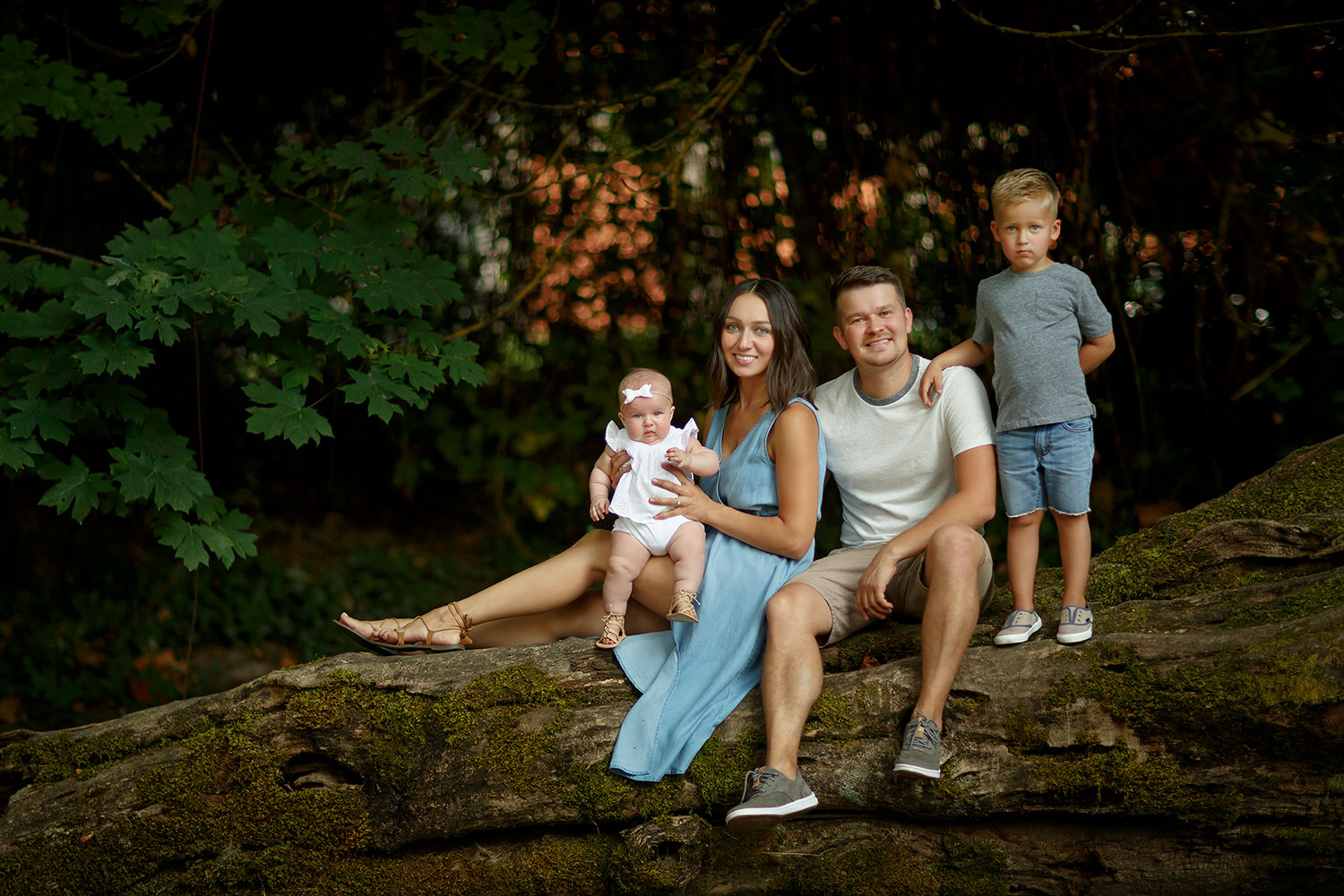 family photoshoots 70+ Best Family Photoshoot Outfit Ideas That You Must Check - 31