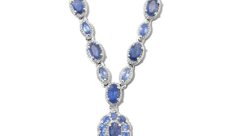 necklace 1 Style Your Jewelry This Way to Get a Red Carpet Worthy Look - fabulous accessories 1