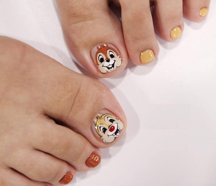 50+ Hottest Disney Toenail Design Ideas 30 stickers 50+ Hottest Disney Toenail Design Ideas - 27