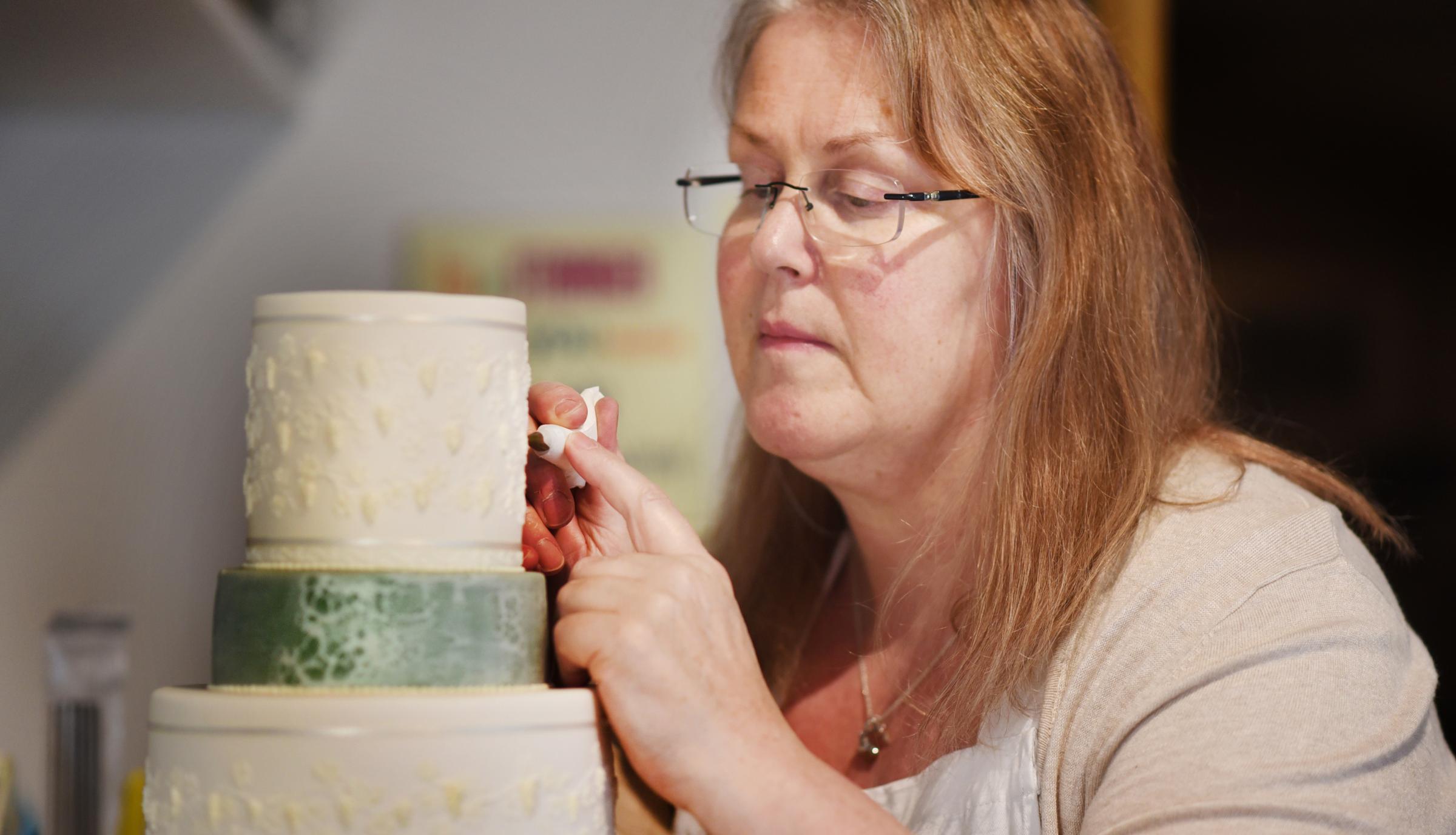 Top 30 Best Cake Designers in the World 31 Annie Relph Top 30 Best Cake Designers in the World - 23