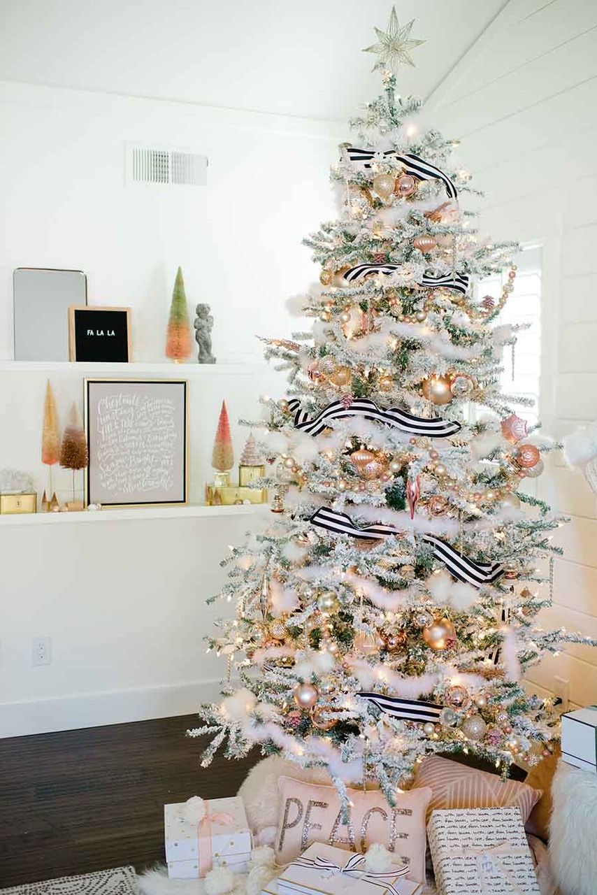 Attractive Christmas Tree Top 70+ Christmas Decoration Ideas - 65