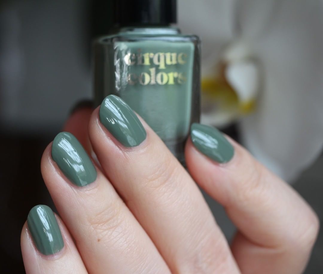 Deep-English-Green.-1 70+ Most Popular Gel Nail Colors in 2022