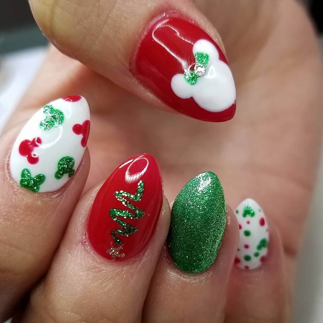 70+ Magical Disney Nail Designs That Look Cute 61 Disney Christmas Nail Design 1 70+ Magical Disney Nail Designs That Look Cute - 61