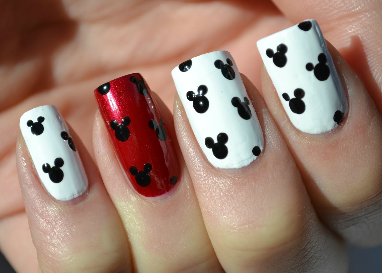 Mickey-Mouse-Acrylic-Nail-Art-Design.-2 70+ Magical Disney Nail Designs That Look Cute